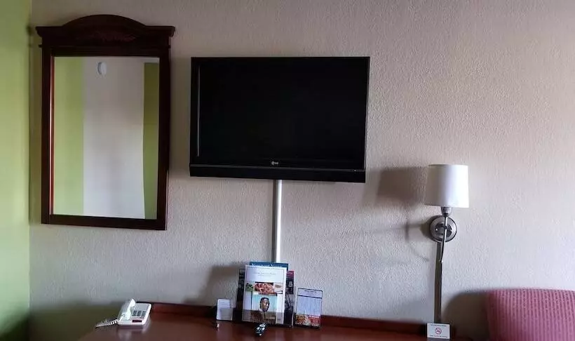 모텔 Newport News Inn