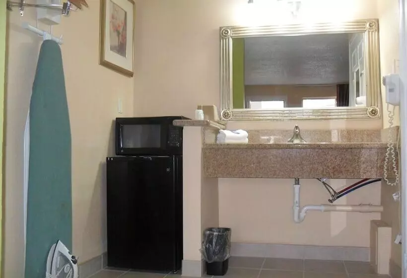 모텔 Newport News Inn