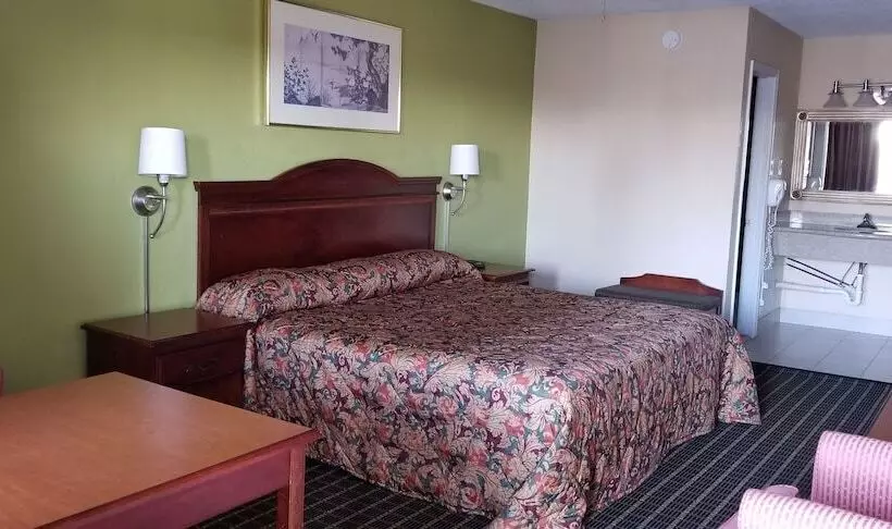 모텔 Newport News Inn