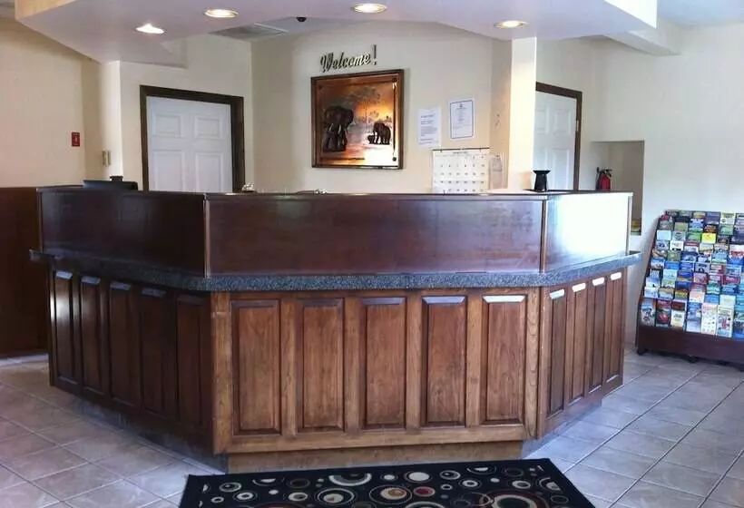 모텔 Newport News Inn