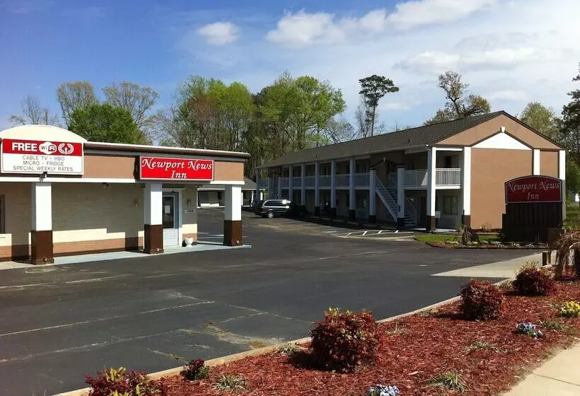 모텔 Newport News Inn