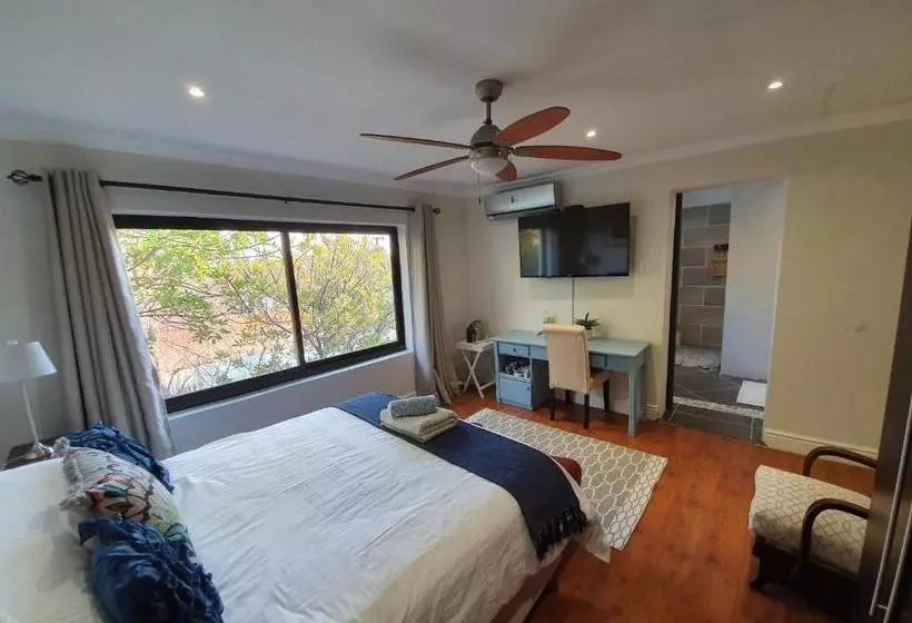 تختخواب و صبحانه The Embassy