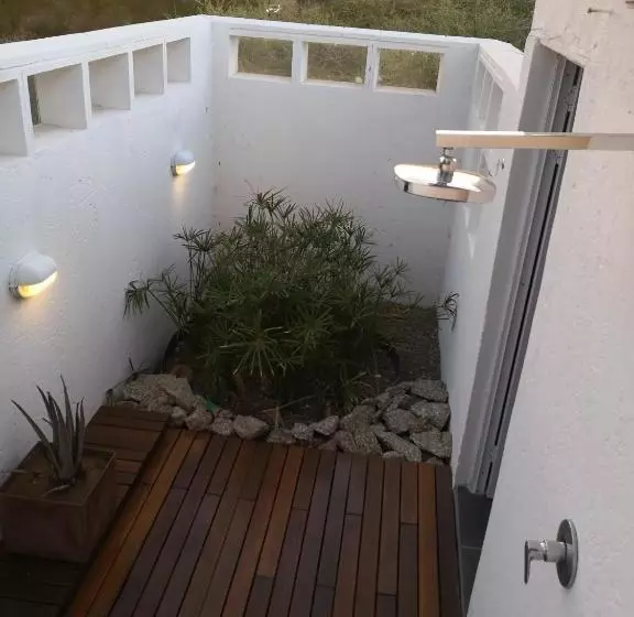 تختخواب و صبحانه The Embassy