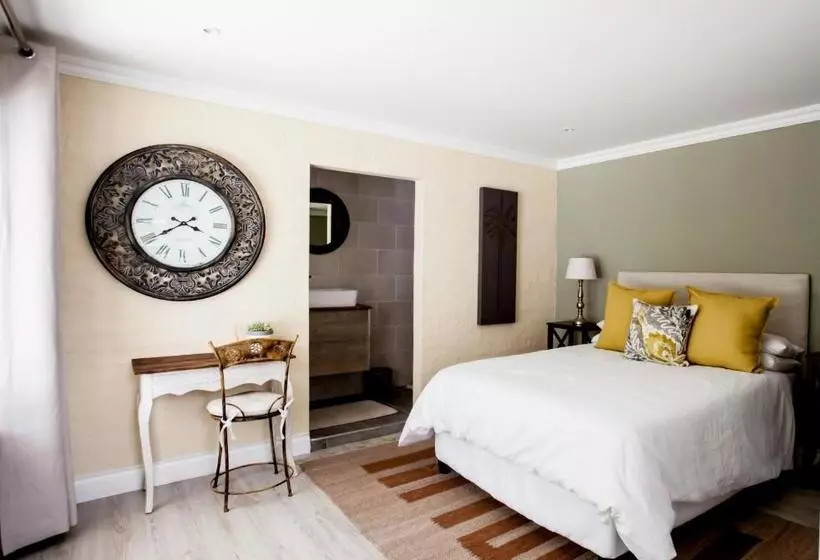 تختخواب و صبحانه The Embassy