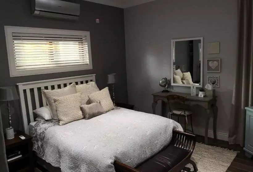 تختخواب و صبحانه The Embassy