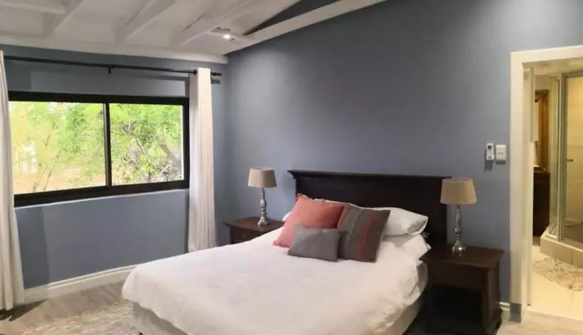 تختخواب و صبحانه The Embassy