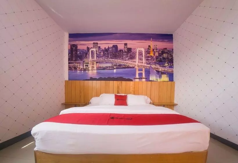 ホテル Reddoorz Plus Syariah @ Pentadio Gorontalo