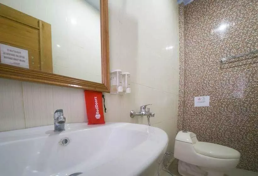 ホテル Reddoorz Plus Syariah @ Pentadio Gorontalo