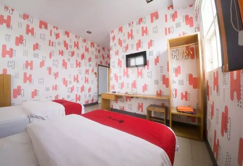 ホテル Reddoorz Plus Syariah @ Pentadio Gorontalo