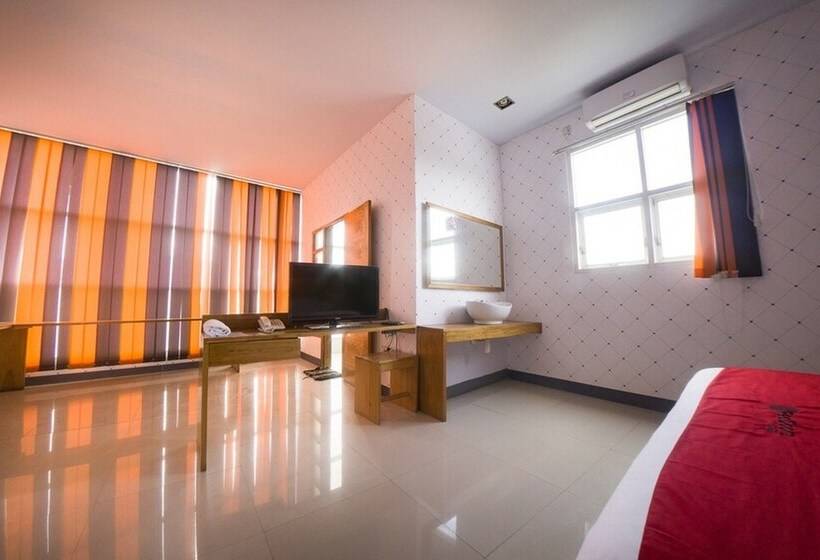 בית מלון כפרי Reddoorz Plus Syariah @ Pentadio Gorontalo