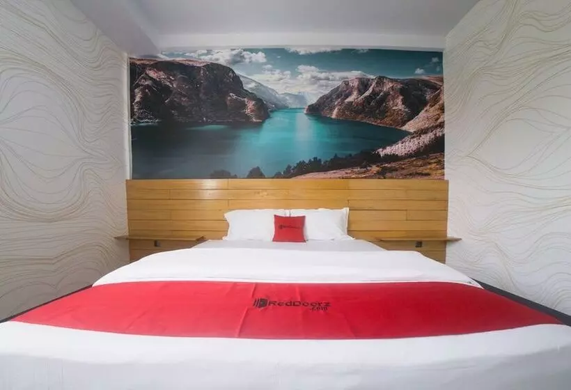 ホテル Reddoorz Plus Syariah @ Pentadio Gorontalo