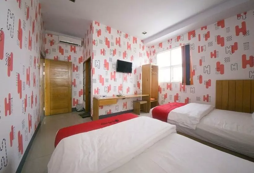 ホテル Reddoorz Plus Syariah @ Pentadio Gorontalo