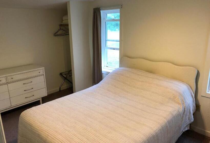 West Winds Motel & Cottages