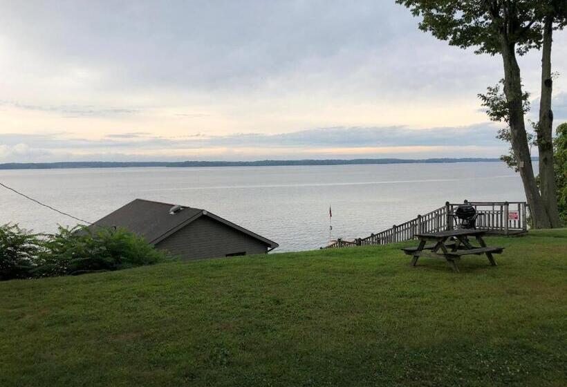 West Winds Motel & Cottages