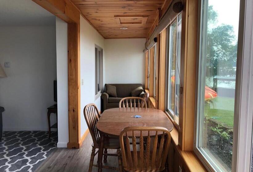 West Winds Motel & Cottages