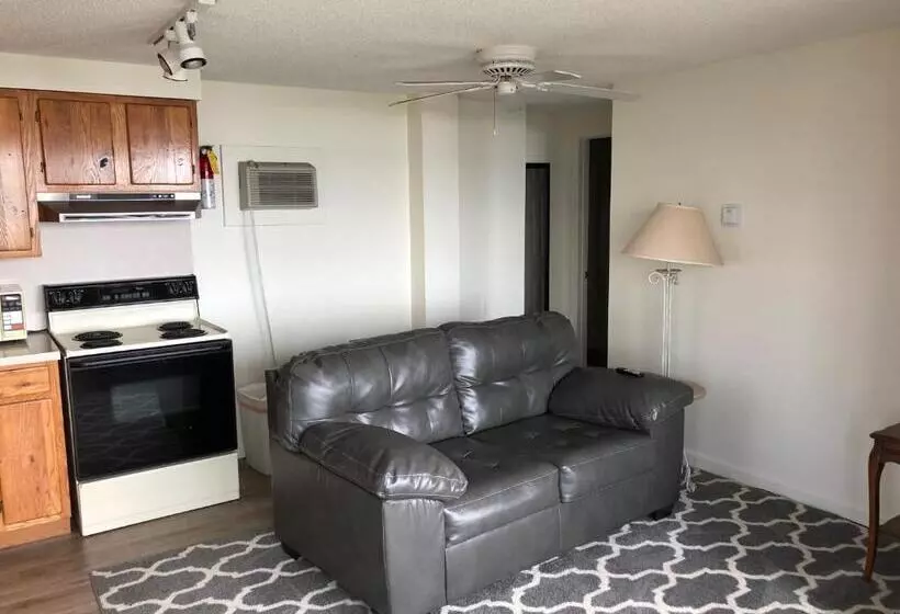 West Winds Motel & Cottages