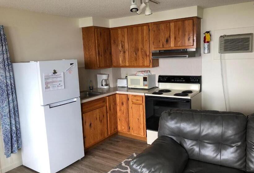 West Winds Motel & Cottages