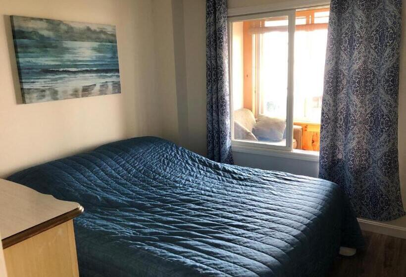 West Winds Motel & Cottages