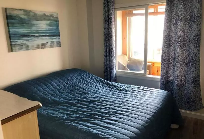 West Winds Motel & Cottages