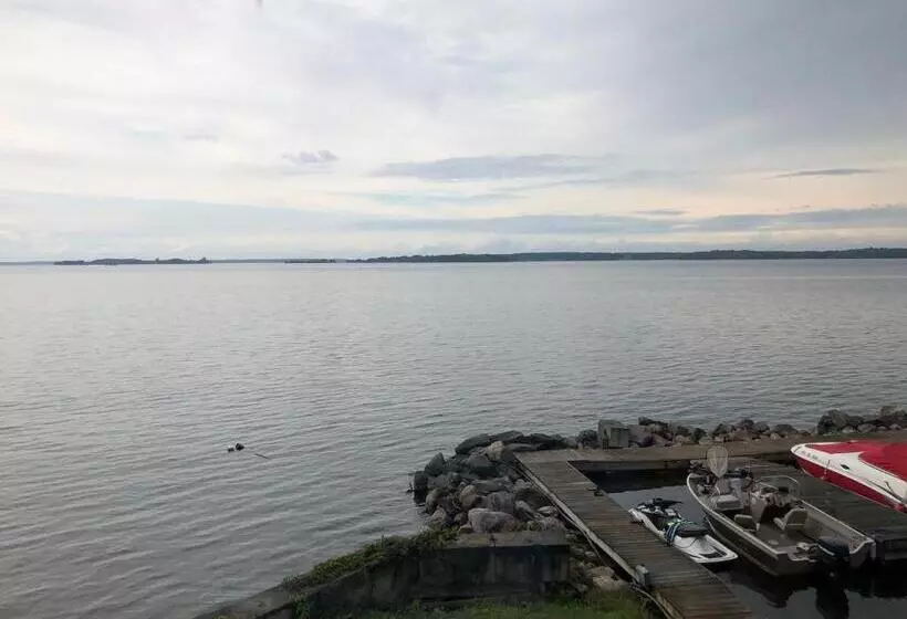 West Winds Motel & Cottages