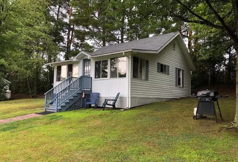 West Winds Motel & Cottages