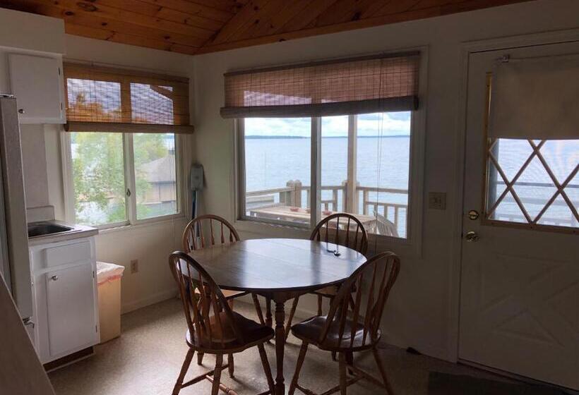 West Winds Motel & Cottages