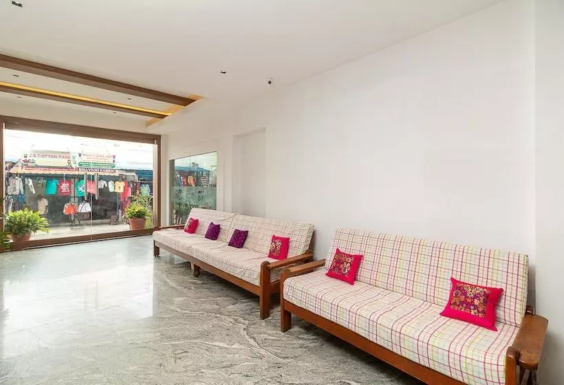 Hotelli Oyo 40877 Pvslodge