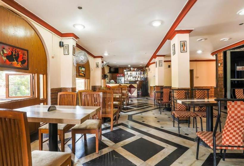 Hotel Spot On 37412  Priti International