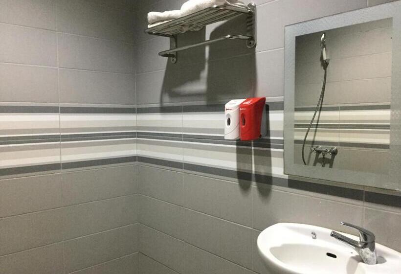 Reddoorz Plus @ Hotel Alden Makassar