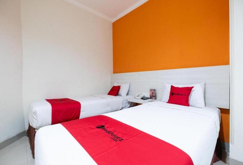 Reddoorz Plus @ Hotel Alden Makassar