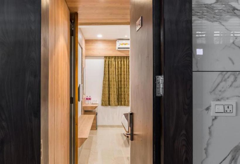 هتل Meridian  And Banquet