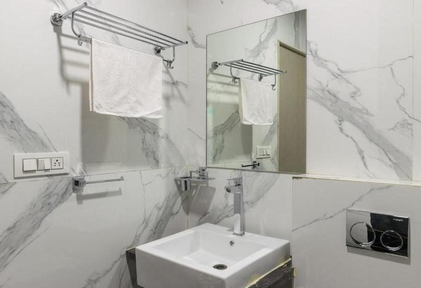 هتل Meridian  And Banquet