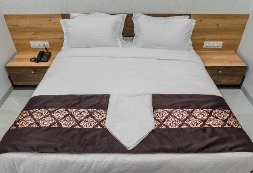 هتل Meridian  And Banquet