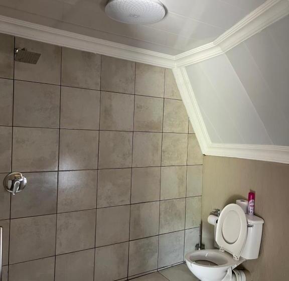 مبيت وإفطار Kwakunje Guest Lodge