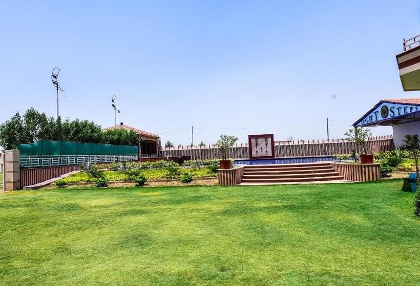 Hotel Collection O 38804 Eight Steps Resort