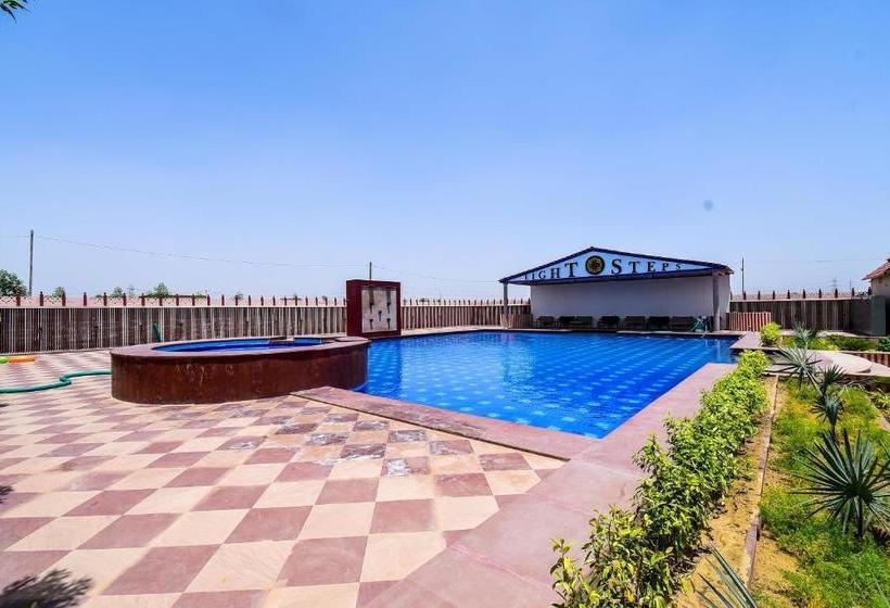 Hotel Collection O 38804 Eight Steps Resort