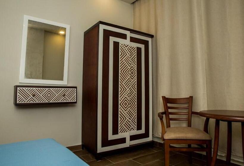 هتل El Mena Beach