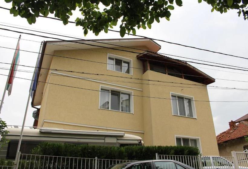 בית מלון כפרי International