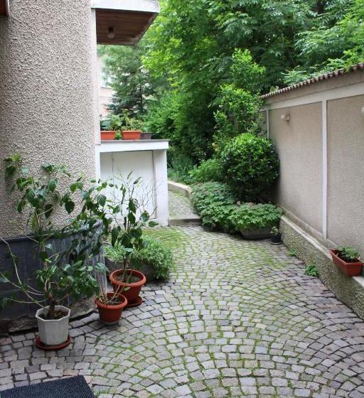 בית מלון כפרי International