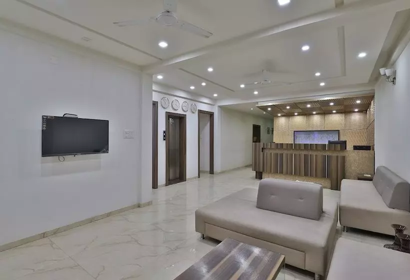 ホテル Oyo 41737  Atithi