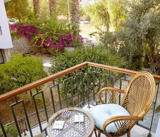 Hotel Pharos Boutique