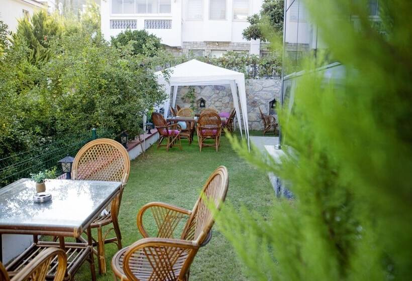 בית מלון כפרי Pharos Boutique