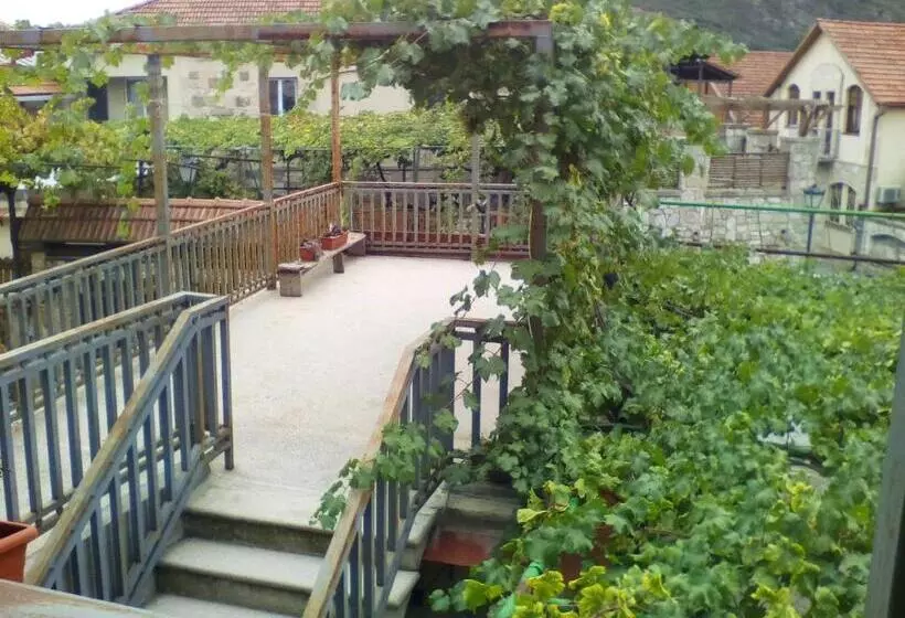 پانسیون Kapana