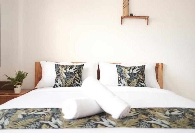 Отель Mohini Komodo Resort