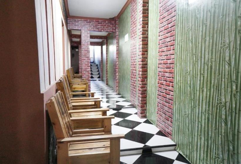 Pensão Reddoorz Near Alun Alun Batu