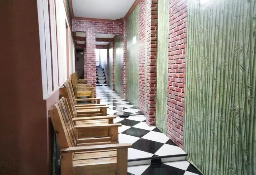 Majatalo Reddoorz Near Alun Alun Batu