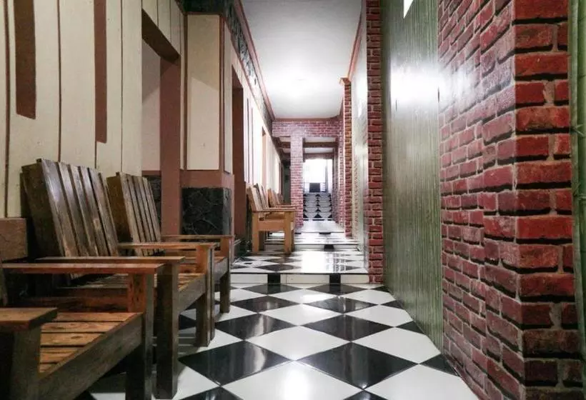 Majatalo Reddoorz Near Alun Alun Batu