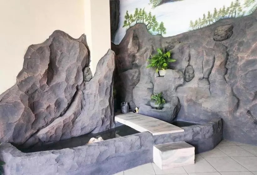 Majatalo Reddoorz Near Alun Alun Batu