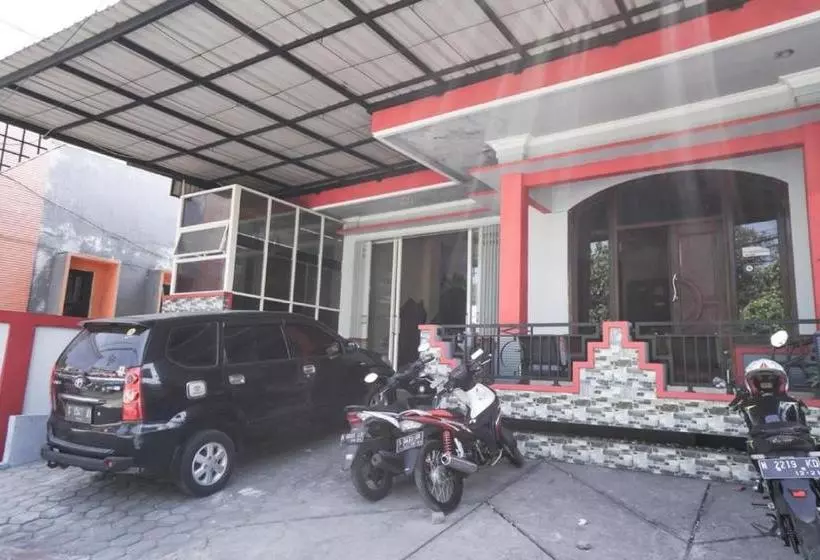 Majatalo Reddoorz Near Alun Alun Batu