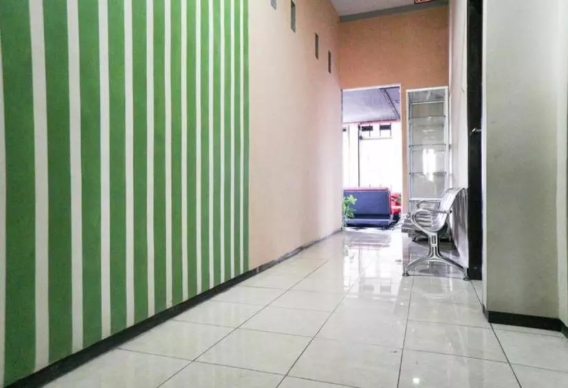 Majatalo Reddoorz Near Alun Alun Batu